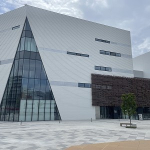 箕面市船場図書館