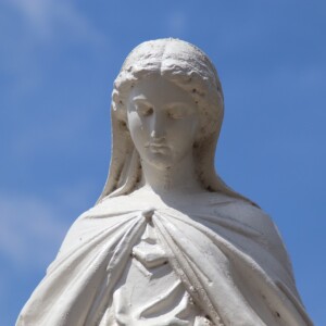 聖母の石像